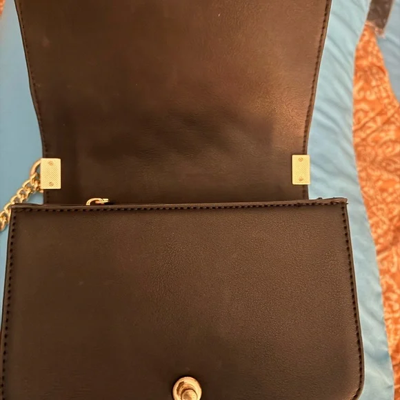 Designer Indpired Black Quilted Leather Shoulder Bag - Picture 5 of 16